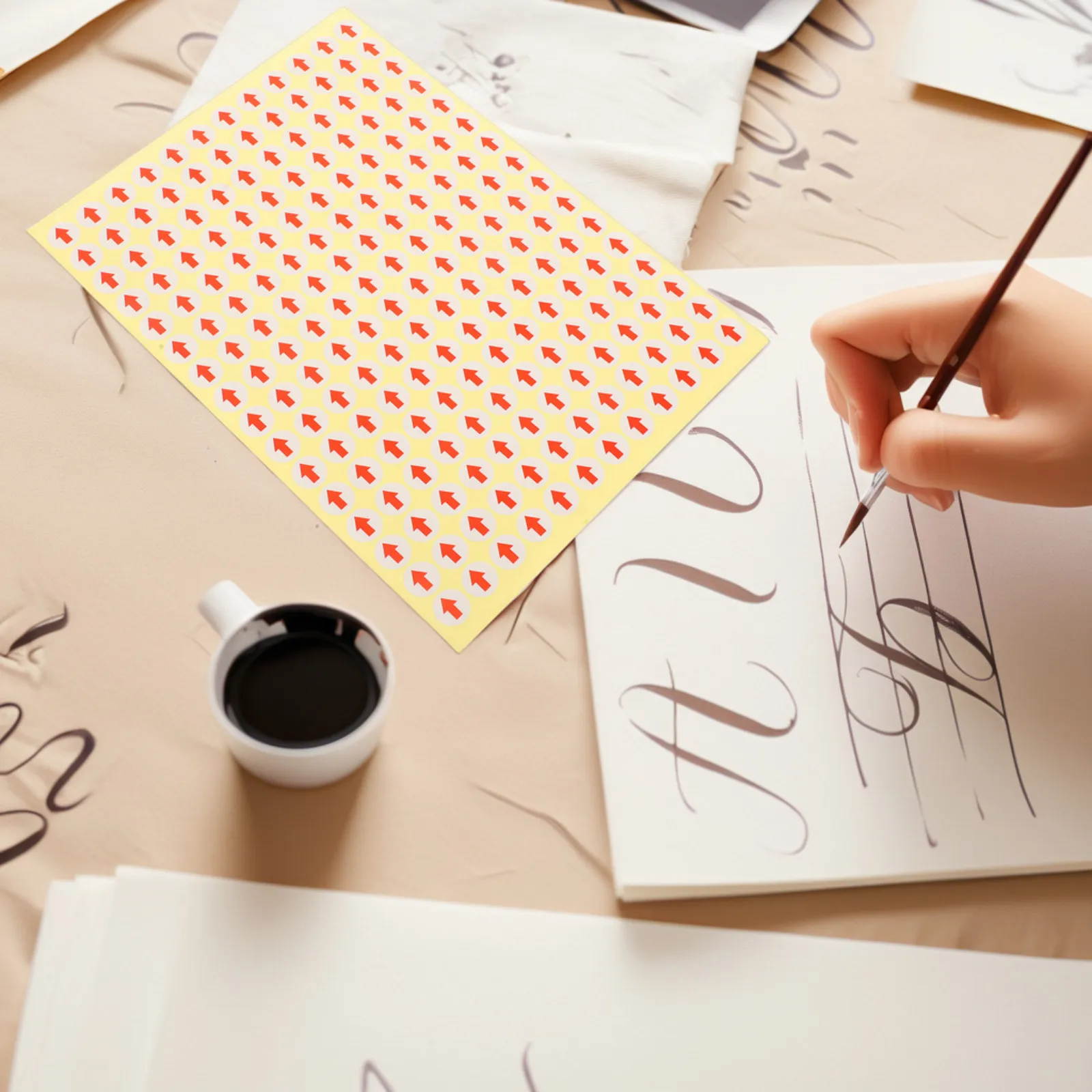 

15 листов маленьких прямоугольных этикеток-стрелок, самоклеящиеся индикаторные знаки для кодирования изделий, наклейки для маркировки рабочих процессов