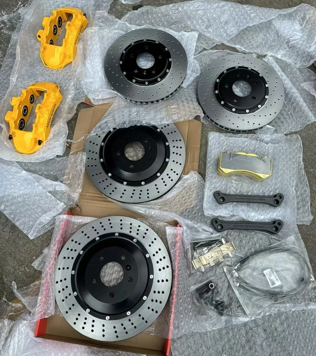 For Aston Martin DB9 DB11 DBX DB9S DB11S Carbon Ceramic Brake Kit Calipers & Discs Brake Disc Brake Block