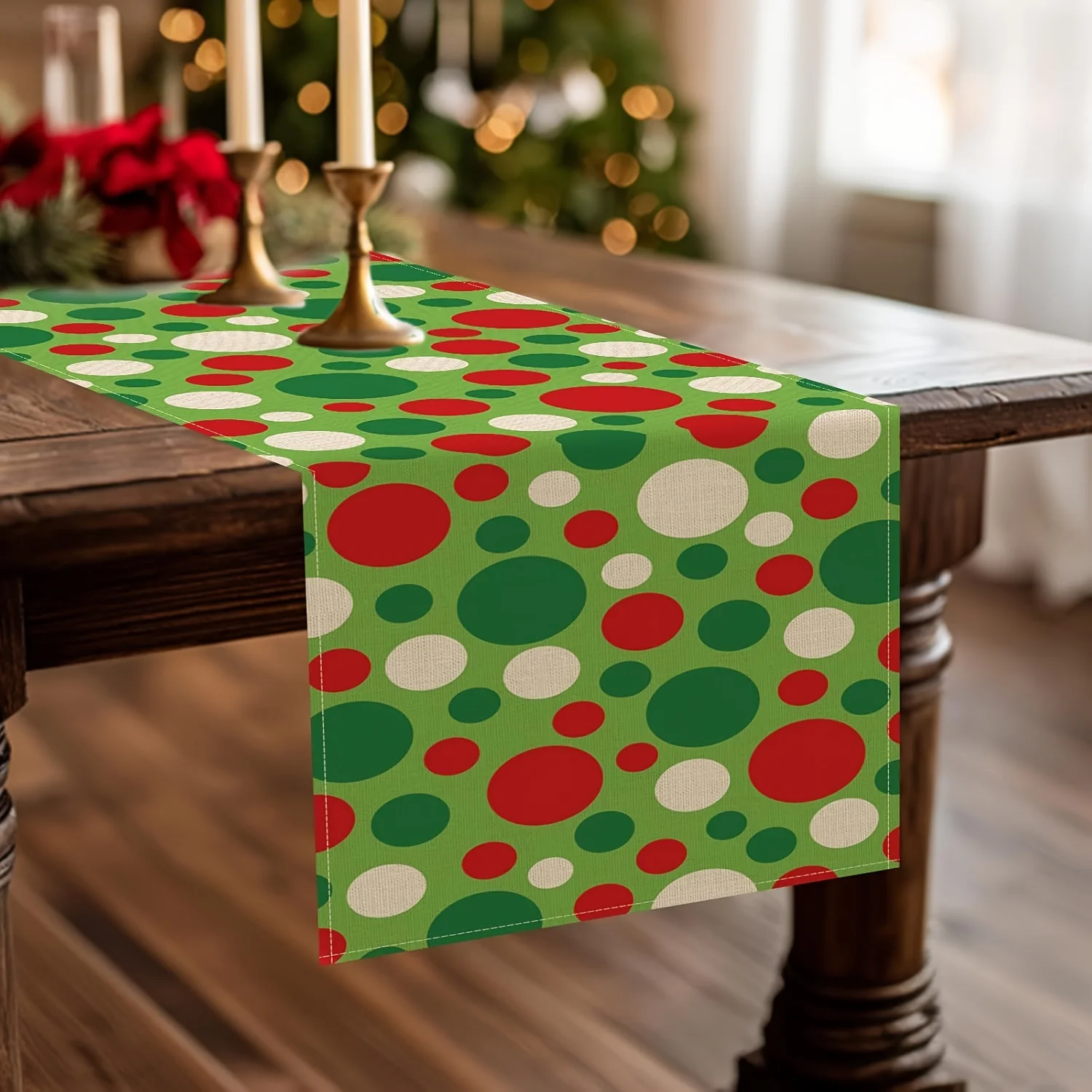 Corredor de mesa de bolinhas de Natal |   Decoração de festa interna e externa com detalhes dourados vermelhos, verdes e brancos