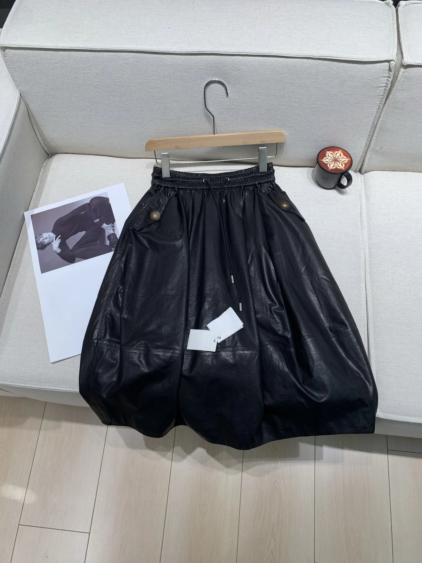 

2026 Весна/Осень Новая юбка-фонарь из овчины на пуговицах