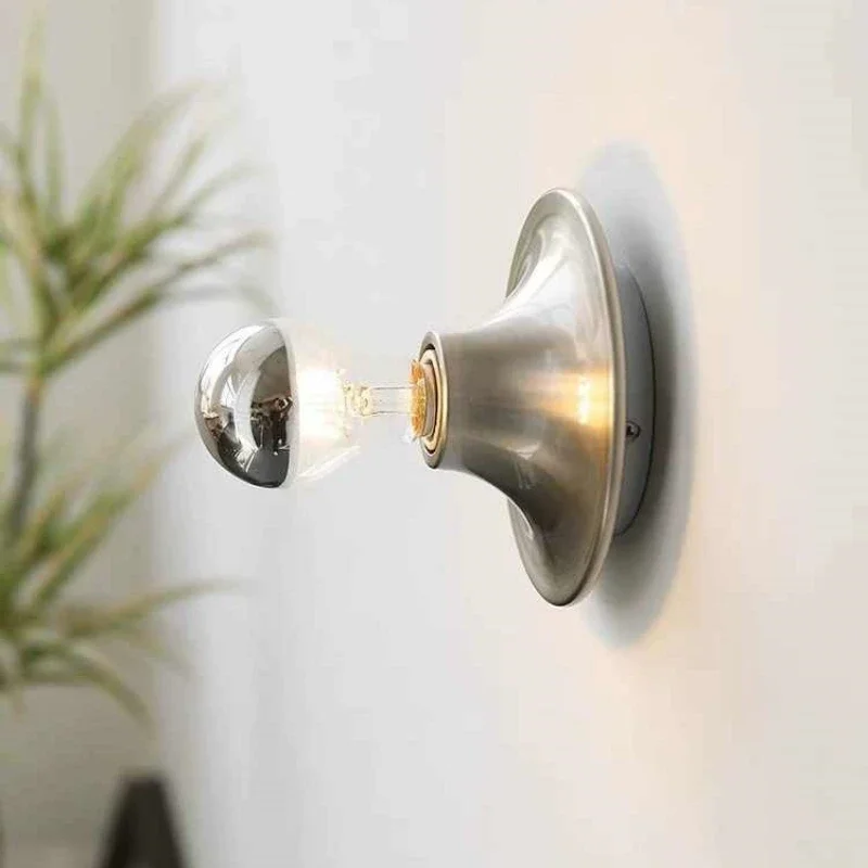 モダンなシンプルスタイルの金属製ウォールライト、温かみのあるライトスコンス、リビングルーム、寝室、ダイニングルームに最適