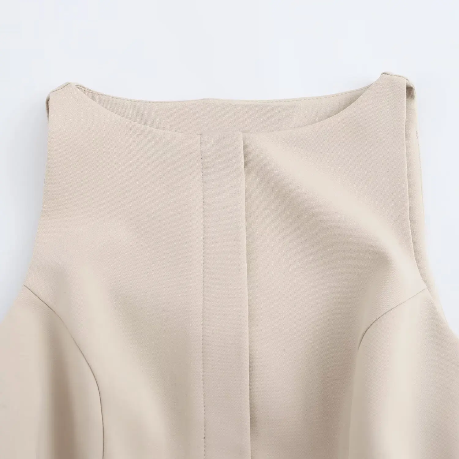 Vestido feminino bege sem mangas PB&ZA 2025 com cintura – definindo cinto branco e bolsos práticos para passeios elegantes