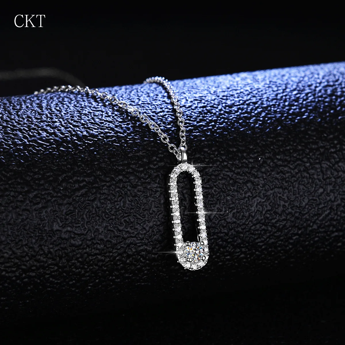 Luxury White Gold 18K Pendants Moissanite Diamond Ins Necklace for Women Pin Necklace Clavicle Chain Platinum Pt950 Jewelry