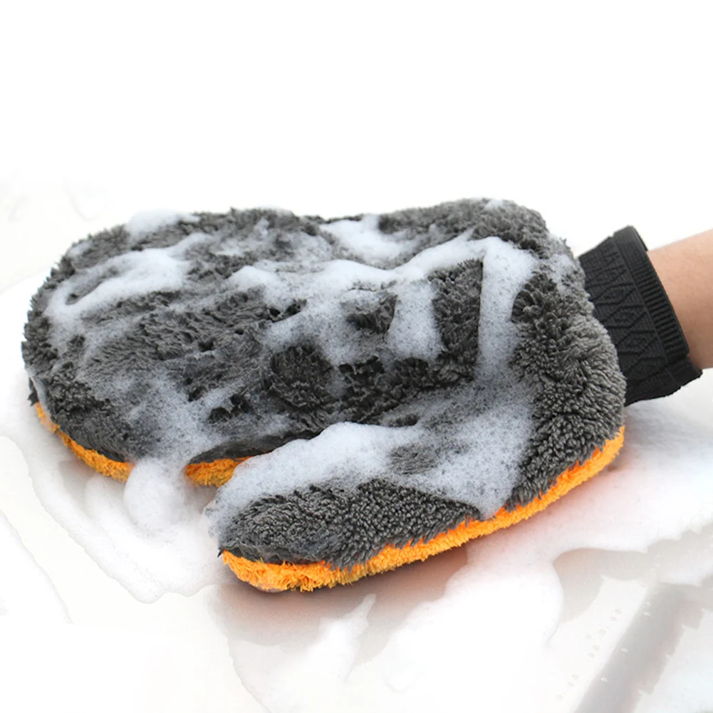 Detailing Glove for Vehicles Using Coral Fleece Fabric That Maintains Shape and Absorbency After Multiple Washes