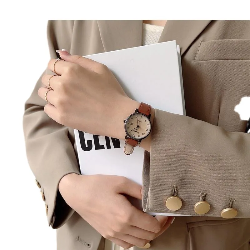 Relógio pequeno feminino; luxo leve, nicho, estudante, retrô, estilo floresta, pequeno e charmoso, relógio de estilo acadêmico.