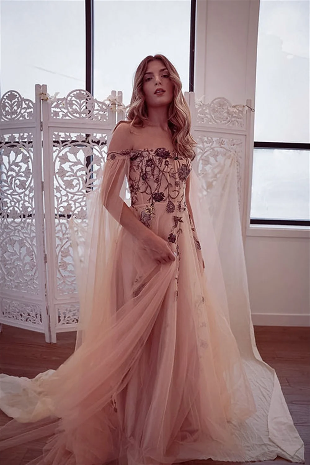 فستان زفاف كيوتو مخصص بدون أكتاف مطرز بالزهور مع شال على شكل حرف a فيستدوس دي نوفيا ذيل محكمة ثوب مسائي 2025