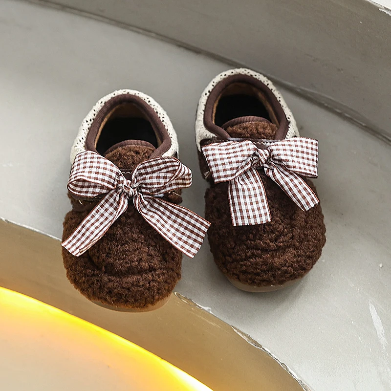 2025 الأطفال أفخم أحذية الخريف الشتاء جديد الفتيات حذاء مسطح في الهواء الطلق الأميرة الحلو Bowknot الدافئة فروي الاطفال أحذية قطنية