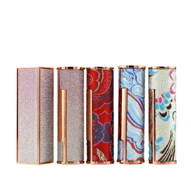 3.5 جرام أنابيب أحمر الشفاه الفارغة وبلسم الشفاه لتقوم بها بنفسك حاوية مستحضرات التجميل الرائعة على الطراز الصيني أنبوب أحمر الشفاه مع التطريز