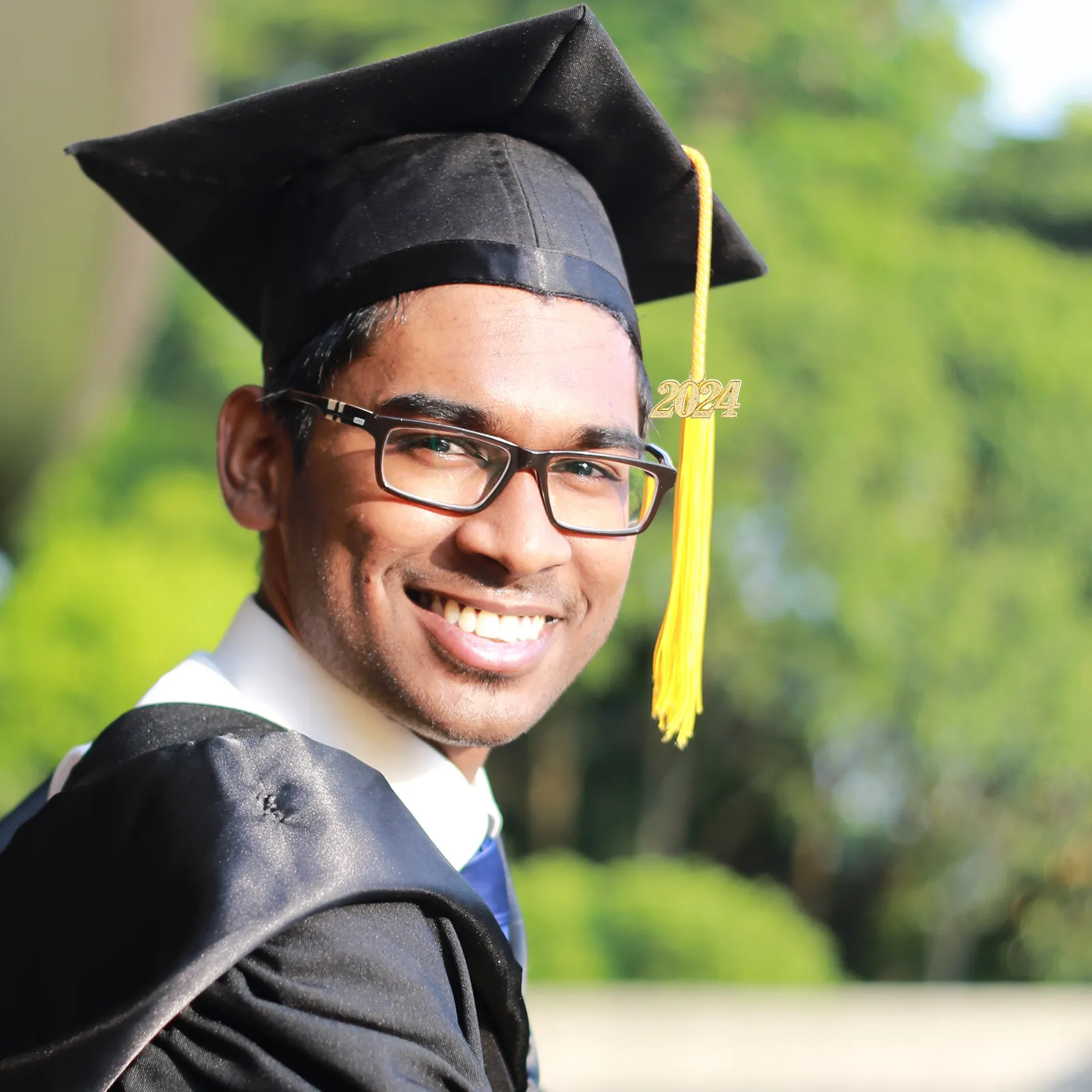 

50Pcs Alloy 2024 Graduation Charms Pendant DIY Jewelry Making Charms for Necklace Bracelet Keychains Gifts Craft Supplies