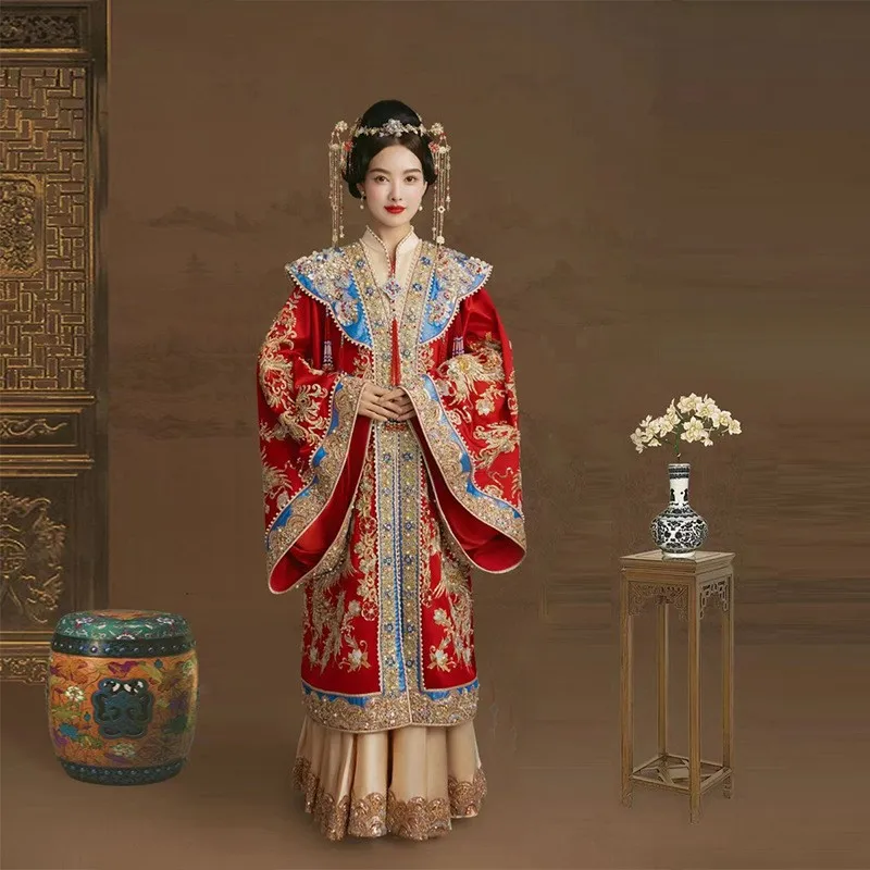 New Chinese-style Han wedding dress with phoenix crown and red cape