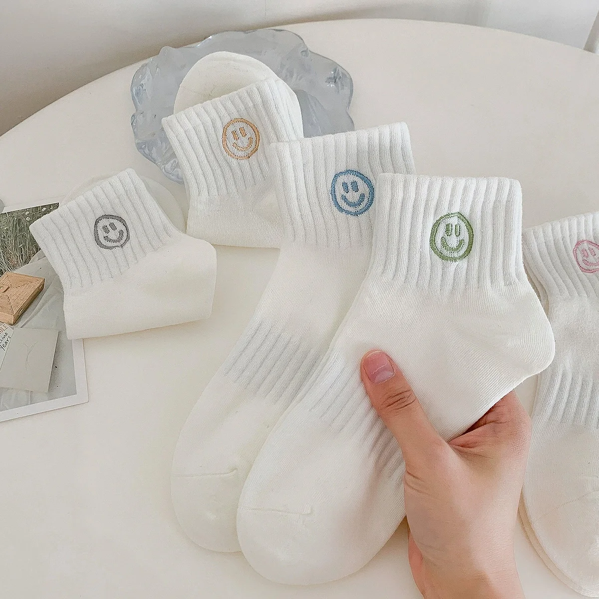 5 Paar Unisex-Socken mit lustigem Crew-Motiv, Baumwolle, atmungsaktiv, niedliches lächelndes Gesicht, Stickerei, solide Söckchen für Damen und Herren