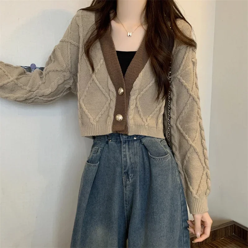 Knitted Sweater Retro Idle Sle V Neck Twist Sweater Outerwear Women Maillard Knit cardigan Small Short Top 2024 Autumn Winter