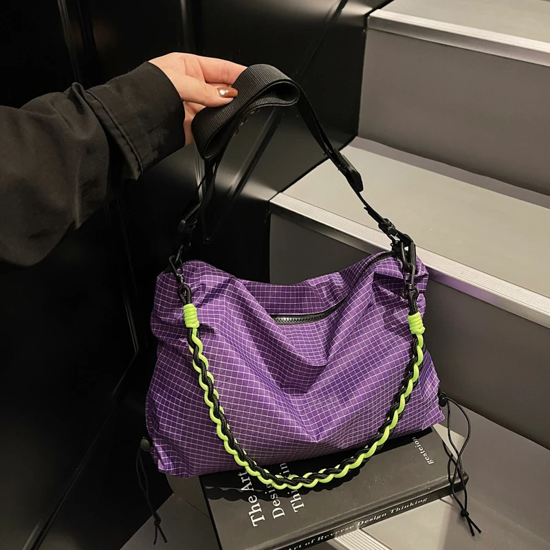Lässige, karierte, wasserdichte Stoff-Umhängetasche, leichte Reisetasche für Damen, vielseitige Crossbody-Tasche – Detail 6
