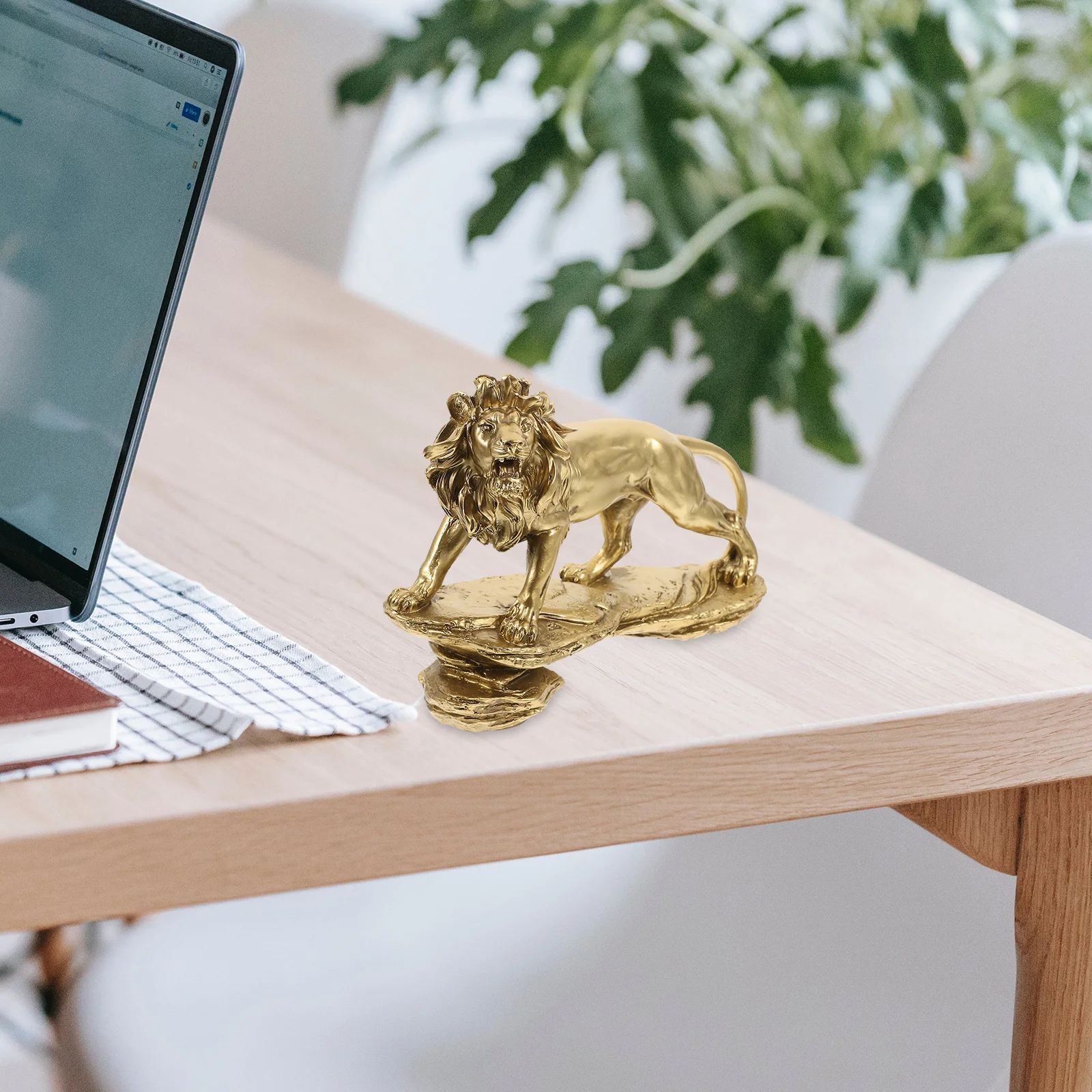 

Realistic Resin Lion Decor Compact Design for Desk Car Home Interior Layout Animal Sculpture Vintage Inspired Gift