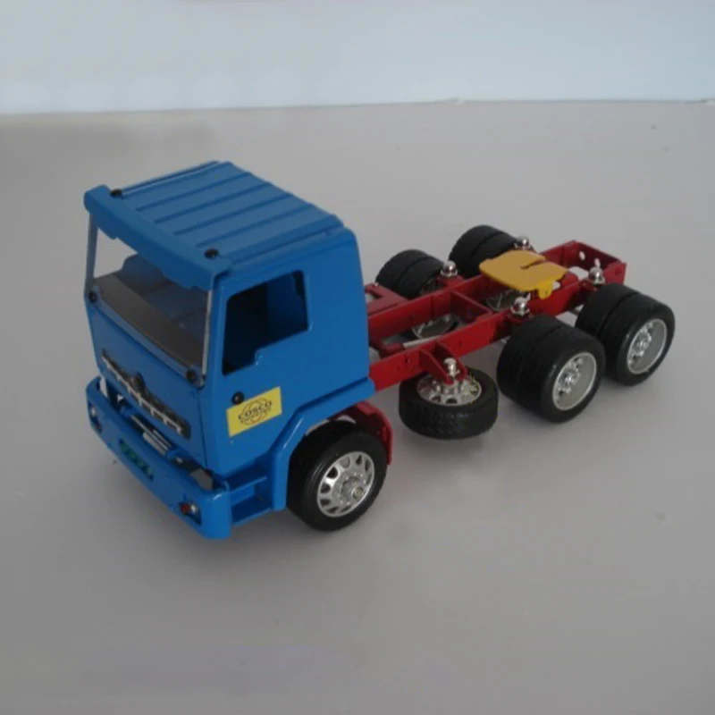 1PCS Model Tractor Head Three-axle Independent Suspension 1/30 Scale Truck Tractor Spring Damping Container Vehicles Toys Gifts