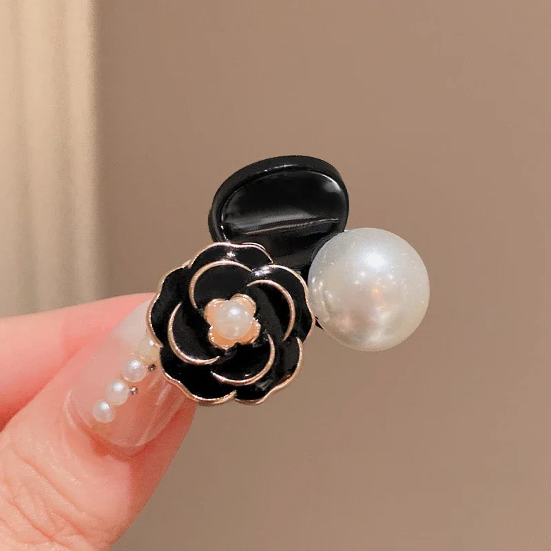 Korean Pearl Camellia Flower Hair Claw Elegant Barrettes Sweet Ponytail Hair Clips for Women Girls Headwear Hair Accessories