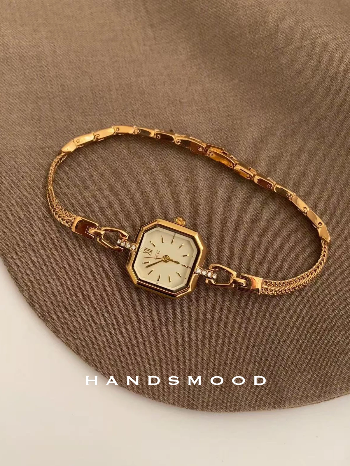 

Gold sugar cube small dial fashion thin strap design light luxury exquisite temperament ladies watch high quality luxury watch