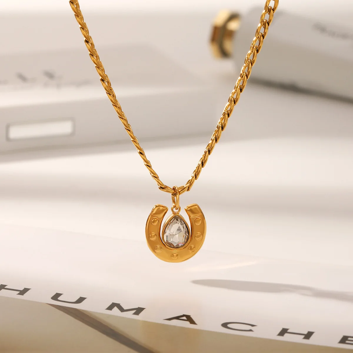 Women's Waterproof Jewelry Gifts 18k Gold Plated Customizable Luxury Gold Bohemian Horseshoe Pendant Necklace