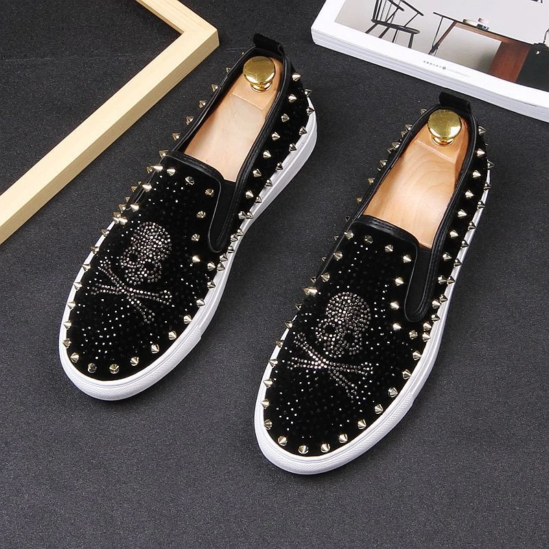 Punk Style Men Loafers Cool Skull Flat Shoes Leisure Slip-on Loafers Fashion Black Rivets Design Men Moccasins