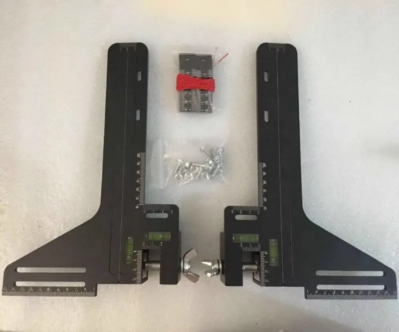 Aligner alignment tool for elevator rails