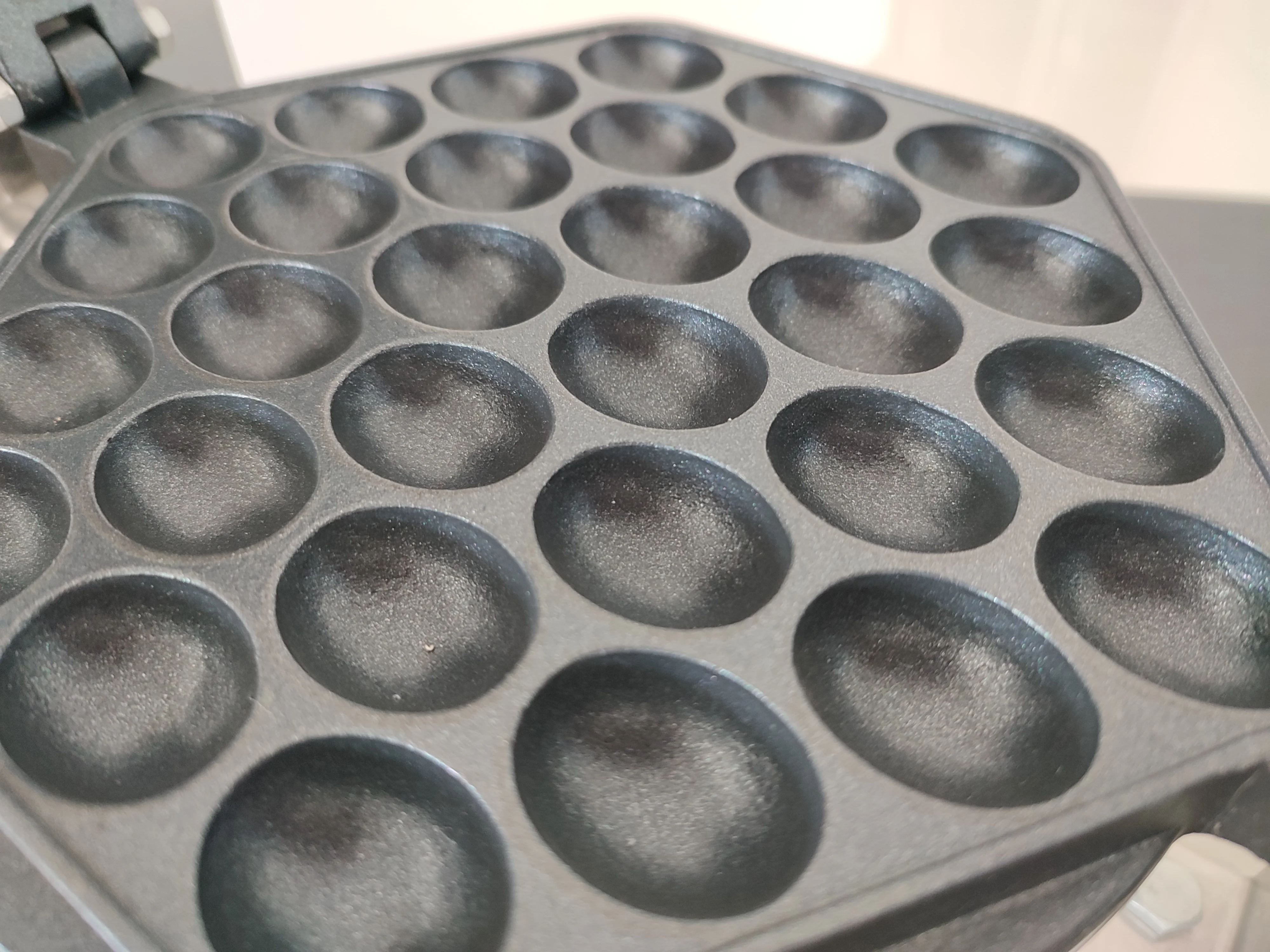 Electric Bubble Waffle Making Machine Belgian Egg Waffle Maker