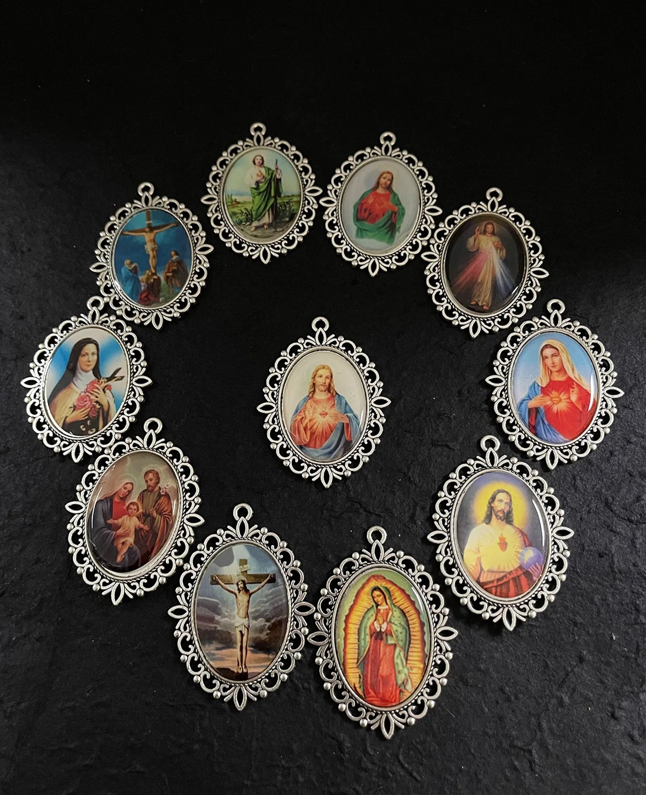 Diyalo Random 10Pcs/1Pc Catholic St Jude Holy Icon Jesus Vrgin Mary Sacred Heart Crucifix Pendant DIY Necklace Religious Jewelry