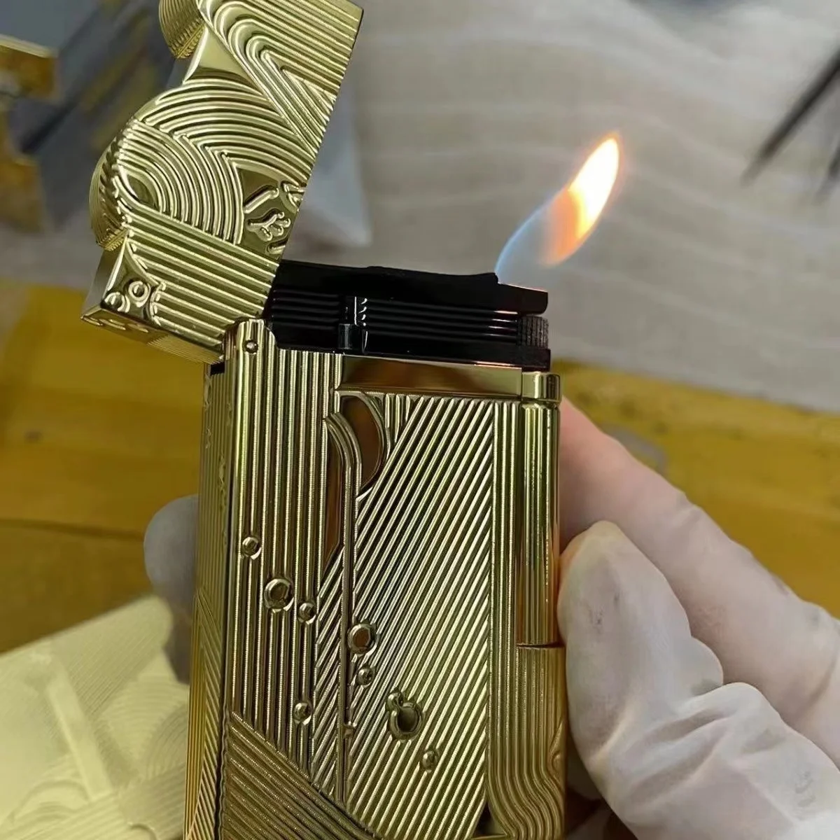 Gold Sleep Mermaid Pattern Vintage Lighter Cigarette Smoking Kerosene Lighters Classic Sound Metal Lighters Fire Men