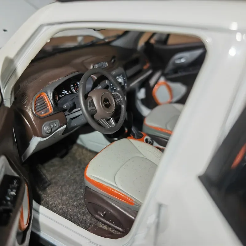 1:18 Renegade SUV Alta Simulação Carro Diecast Modelo de Liga de Metal Carro infantil brinquedos coleção presentes