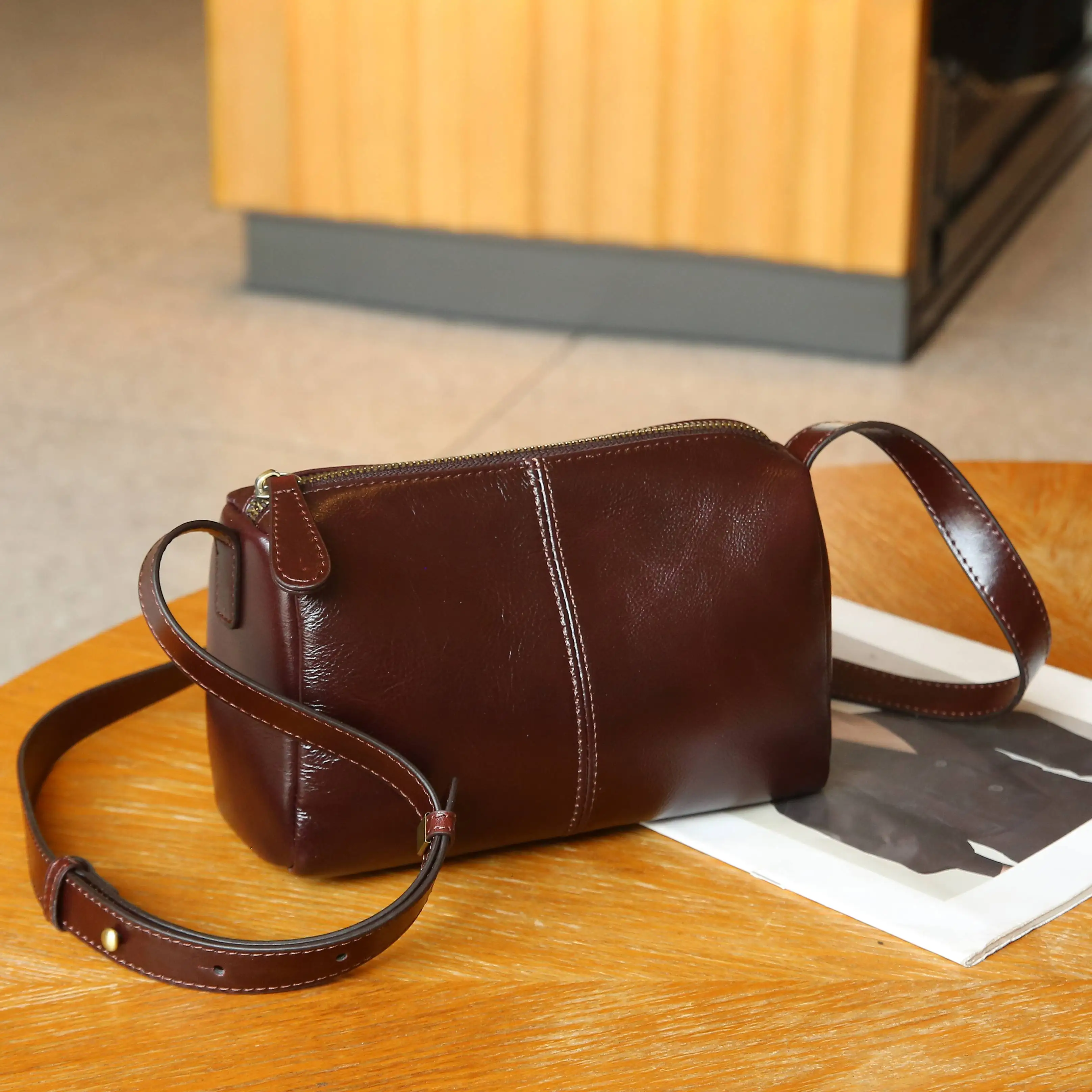 

Genuine Grade Cow Leather Women Shoulder Crossbody Bag Luxury Designer High Quality Soft Cowhide Ladies Small Barrel-Shaped Bag