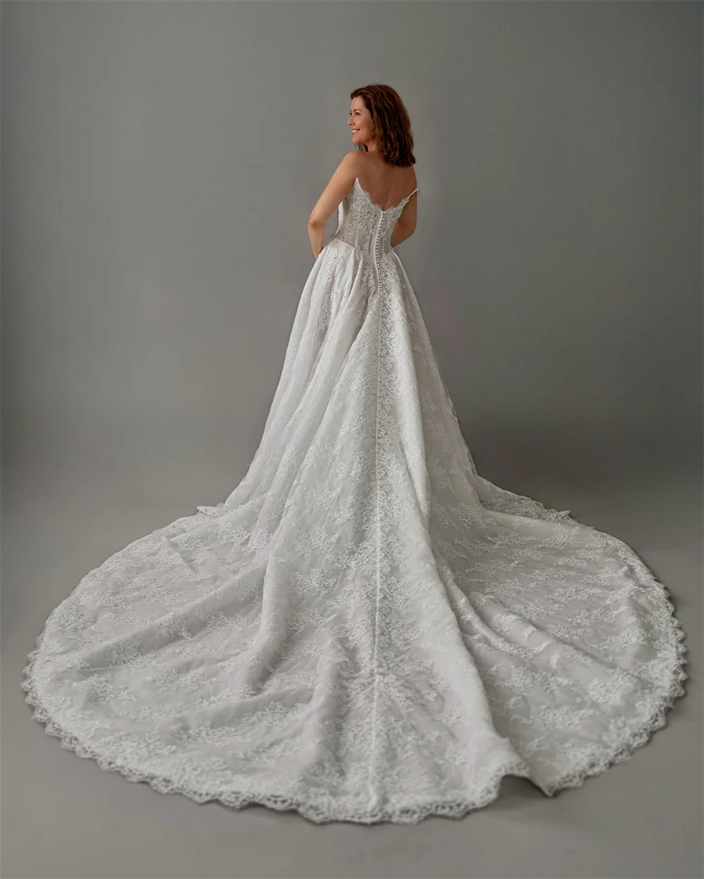 Gaun Pengantin Tokyo Putih Kustom dengan Belahan Tinggi di Samping, Elegan Tanpa Tali Tanpa Lengan, Gaun Pengantin dengan Ritsleting Belakang Model A-Line