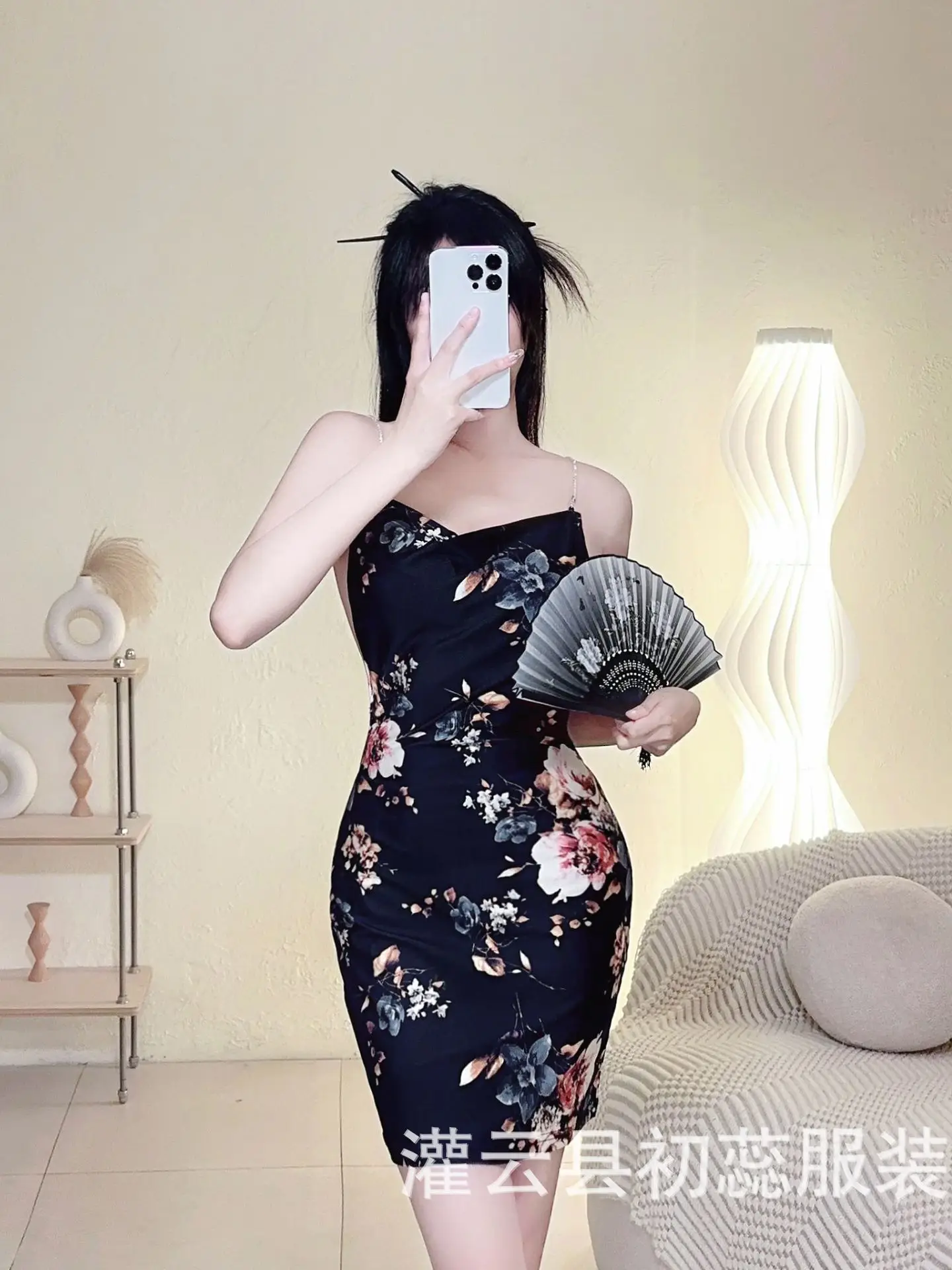 Tea Artist V-Neck Open Lock Fragmented Flower Mature Charm Elegant Lace Sexy Strap Dress Wrapped Hip Short Dress Underwear 0A8Y