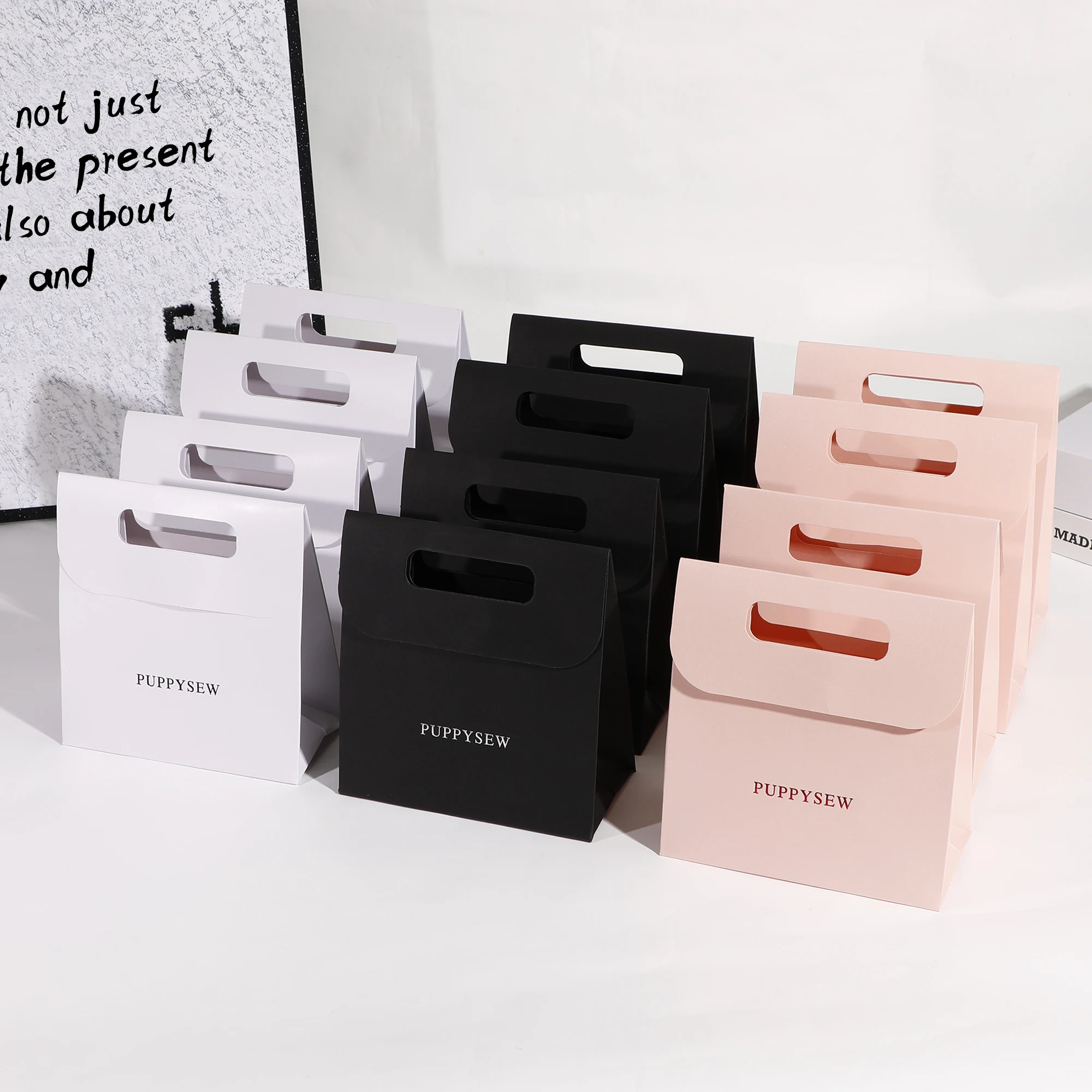 

Custom logo gift bags, suitable for jewelry packaging, personalized shopping bags, and high-end, elegant packaging