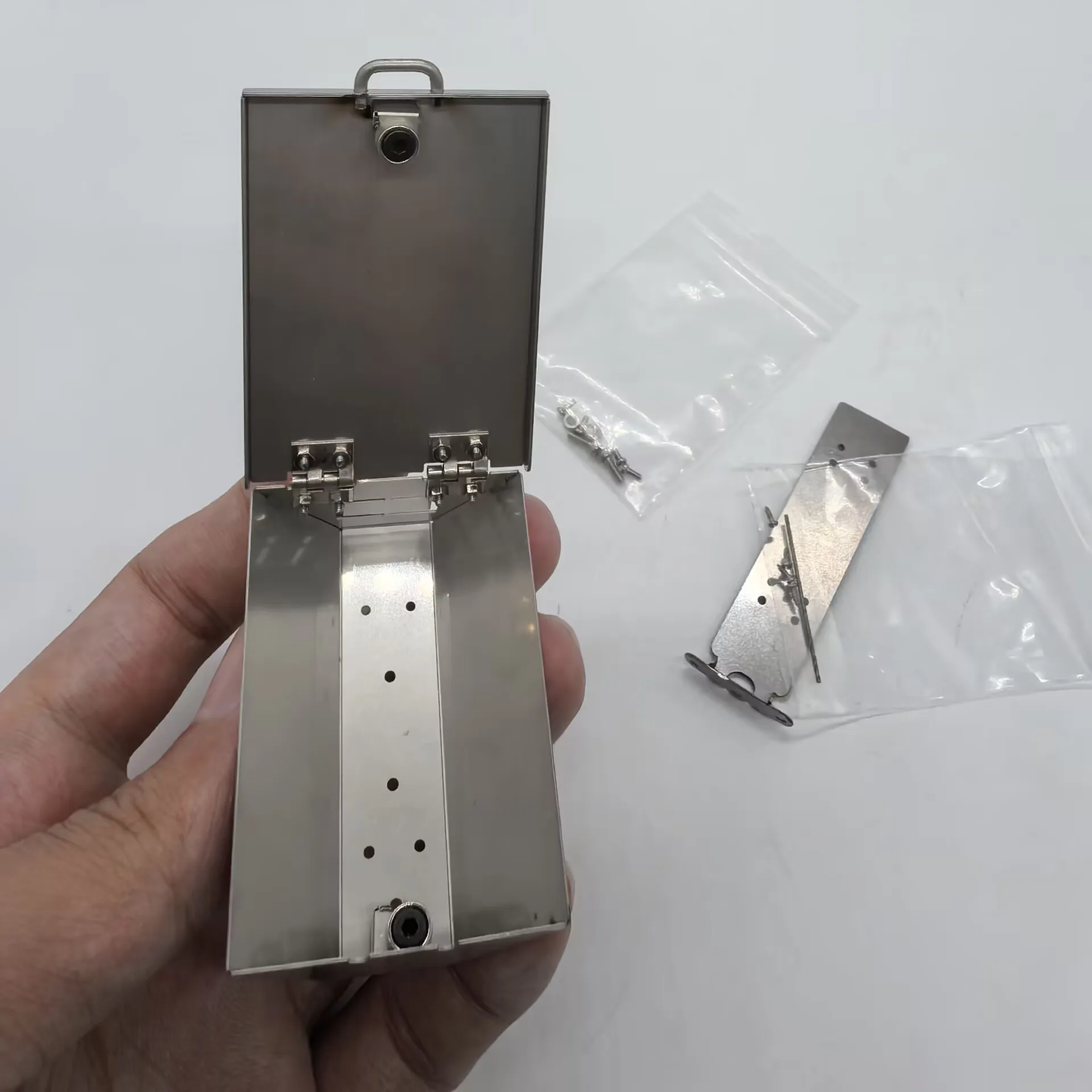 

Scaleclub Model For Tamiya 1/14 Tractor Container Truck Truck Metal Fender Tool Box For Tamiya Lesu Rc Truck Trailer Tipper