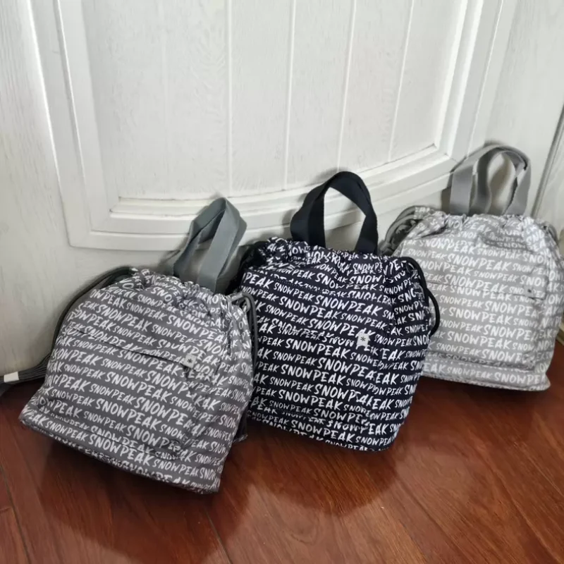 Snow Peak Herren Damen Handtasche Tragetasche mit Schriftzug, lässige Umhängetasche, leicht, großes Fassungsvermögen, für Pendler, Reisen, Einkaufen, Reisen