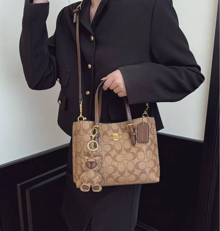 stylish-textured-crossbody-bag-minimalist-design-casual-also-a-perfect-unique-and-elegant-diaper-bag-for-commuter