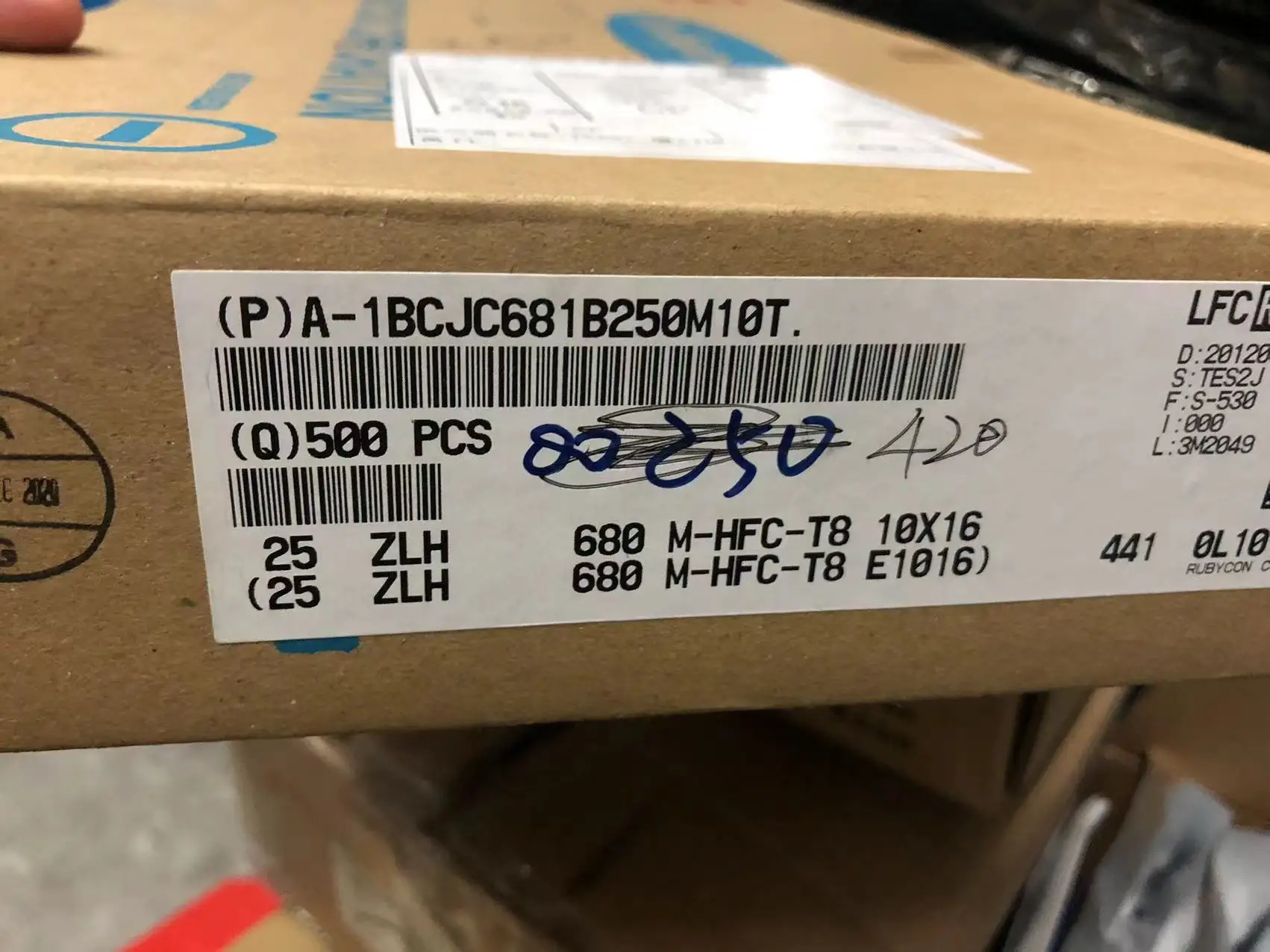 2026 10 szt. NOWE RUBYCON ZLH 25V680UF 10X16MM 105 stopni 680UF/25V kondensatory wysokiej częstotliwości o niskiej rezystancji i długiej żywotności zlh 680Uf 25v — zdjęcie 4