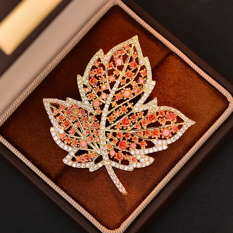 Luxury Micro-inlaid Zircon Hollow Out Maple Leaf Brooch Retro and Atmospheric Suit Coat Accessories Pins for Women and Men
