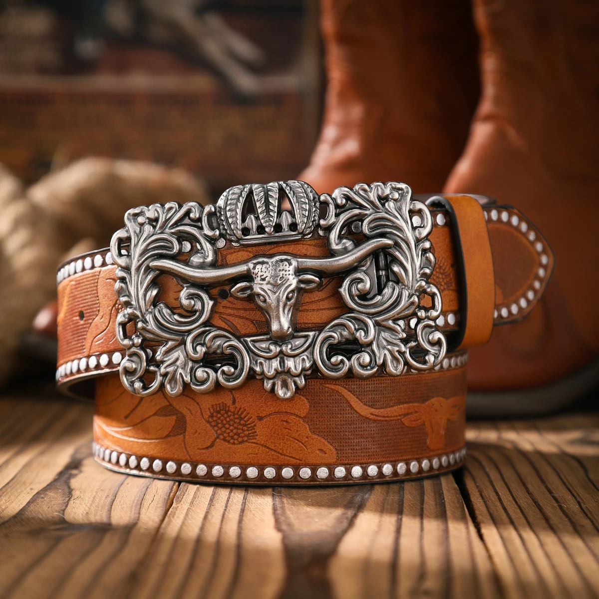 Ein lässiger und Retro-Gürtel, ein Taillenaccessoire für Kleidung im Western-Stil, mit Metallschnalle, aus PU-Material, geeignet für Damen und Herren. – Detail 3