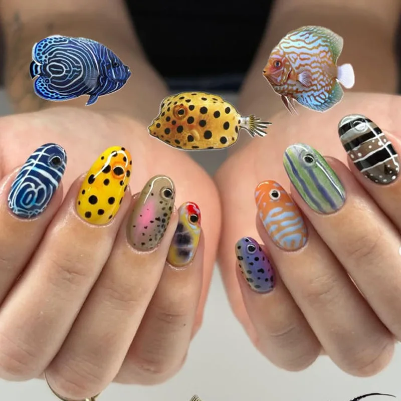 Colorful Press on Nails Short Almond False Nails with Hand Painted Cartoon Fish Bubble Pattern Fake Nail Cute Ocean Themed Nail