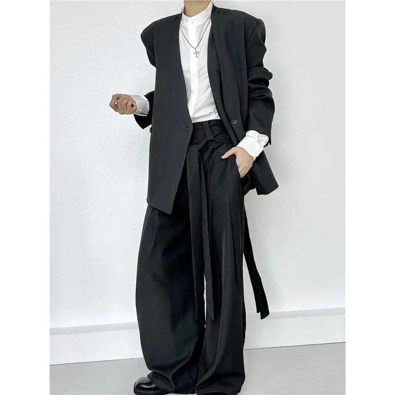 

Модные минимализм, широкие мужские брюки, повседневные драпированные брюки унисекс, шикарный тренд, свободный крой, черный цвет, одежда городской художника