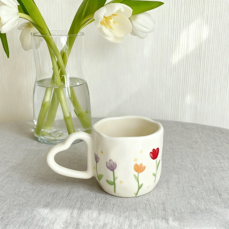 Niedlicher handgekneteter Herzgriff, milchig-weiße Keramik, kleiner frischer Becher, Wasserbecher, Keramik-Kaffeetasse, Untertasse, Kunst, weibliche Becher, 350 ml