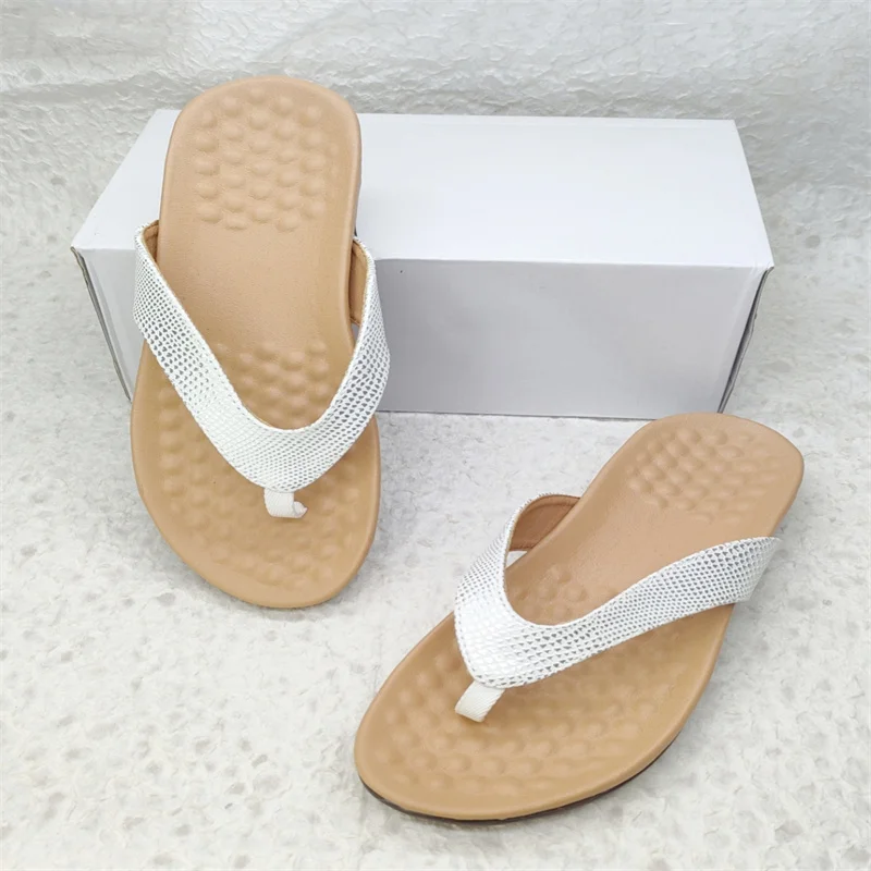 Fashionable New Lightweight/comfortable Women's Flat Slippers Summer Round Toe Clip-on Sexy Shallow Mouth Beach Slippers