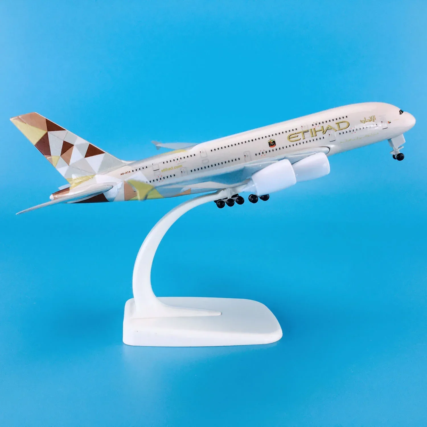 Materiale alleato in zinco 1:400 18.7cm con ruote aereo aereo Airbus A380 modello di aereo Etihad