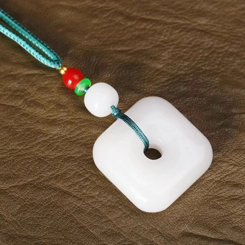 Colgante cuadrado de Jade guardián de Xinjiang, accesorio de seda de oro blanco, estilo étnico, ideal para regalo