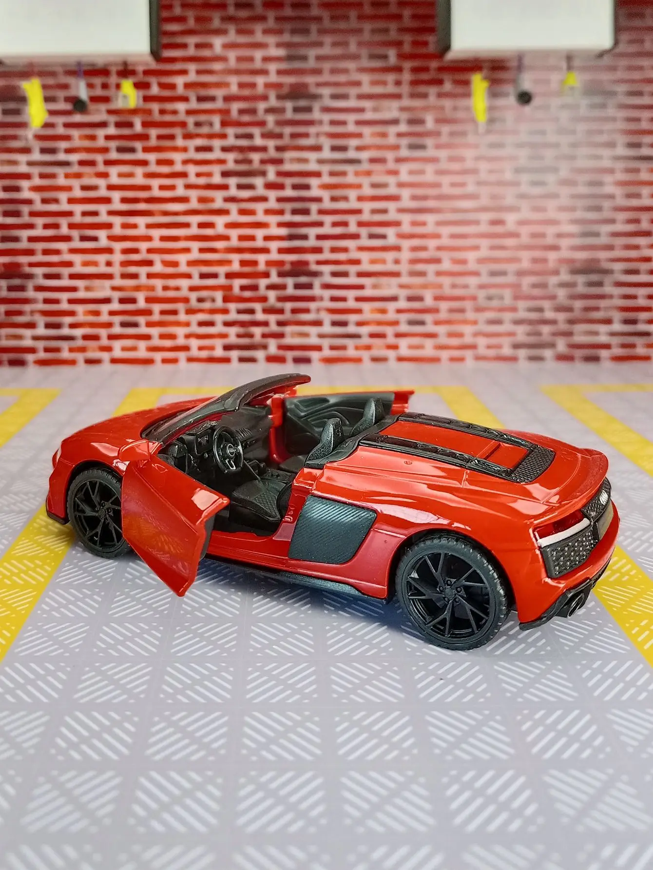 1/32 r8 spyder super sport diecast liga de metal modelo de carro de brinquedo em miniatura puxar para trás portas que podem ser abertas coleção presente para menino criança