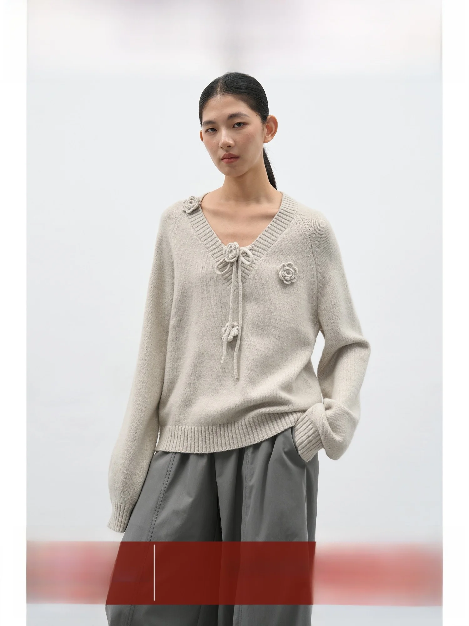 

EIGHTHMONTH августа 3D цветок V-образный трикотаж женский свободный утягивающий винтажный свитер удобный крой длинный свек термобелье