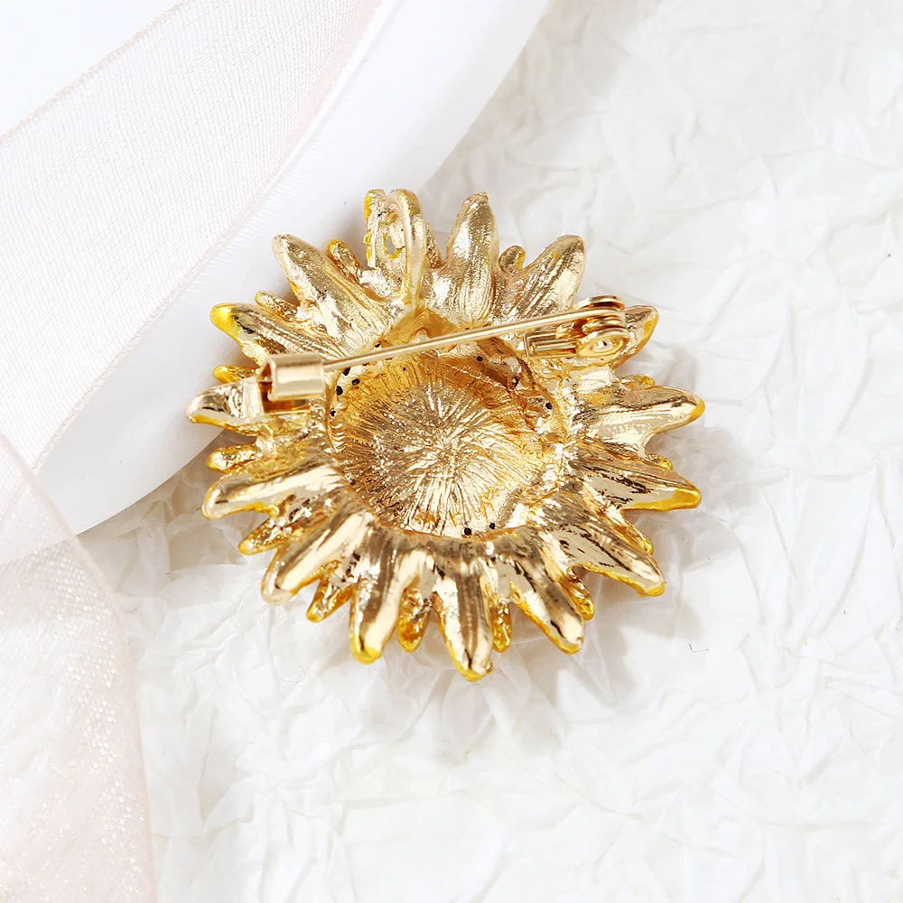 Gold Color Inlaid Rhinestone Sunflower Brooches For Women Luxury Designer Classic Vintage Metal Brooch Pins Jewelry Wholesale