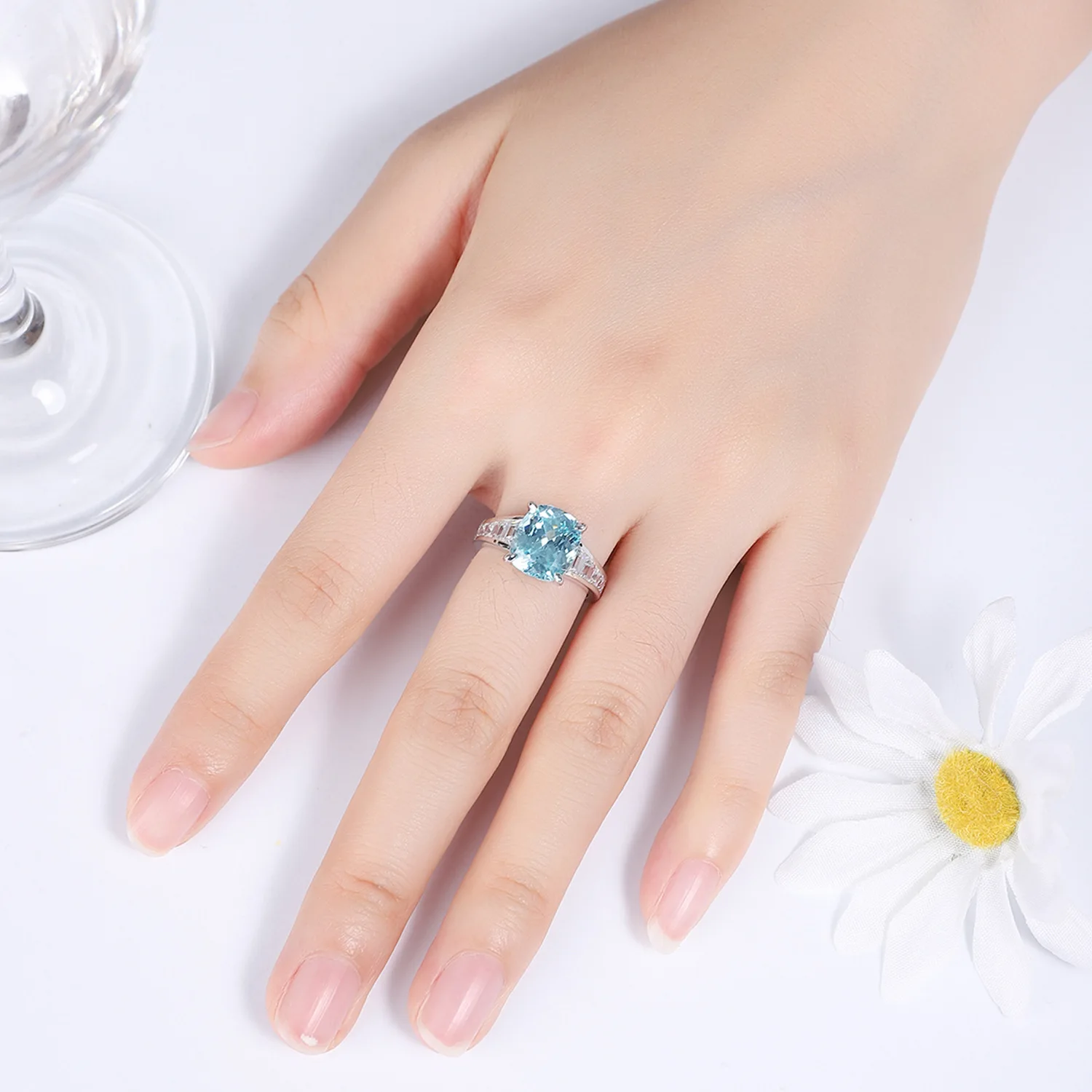 MuShan Brand Jewelry 925 Sterling Silver Ring Lab Grown Emerald Heart Engagement Ring for Women 18K Gold Plated Engagement Rings view 4