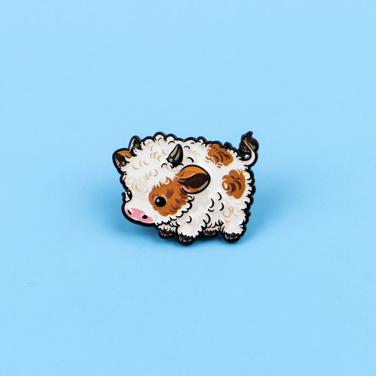 Cute Highland Cow Enamel Pin Cartoon Yak Animal Lapel Brooch Lovely Badge Kawaii Pet Jewelry Gift for Animal Lovers Collectors