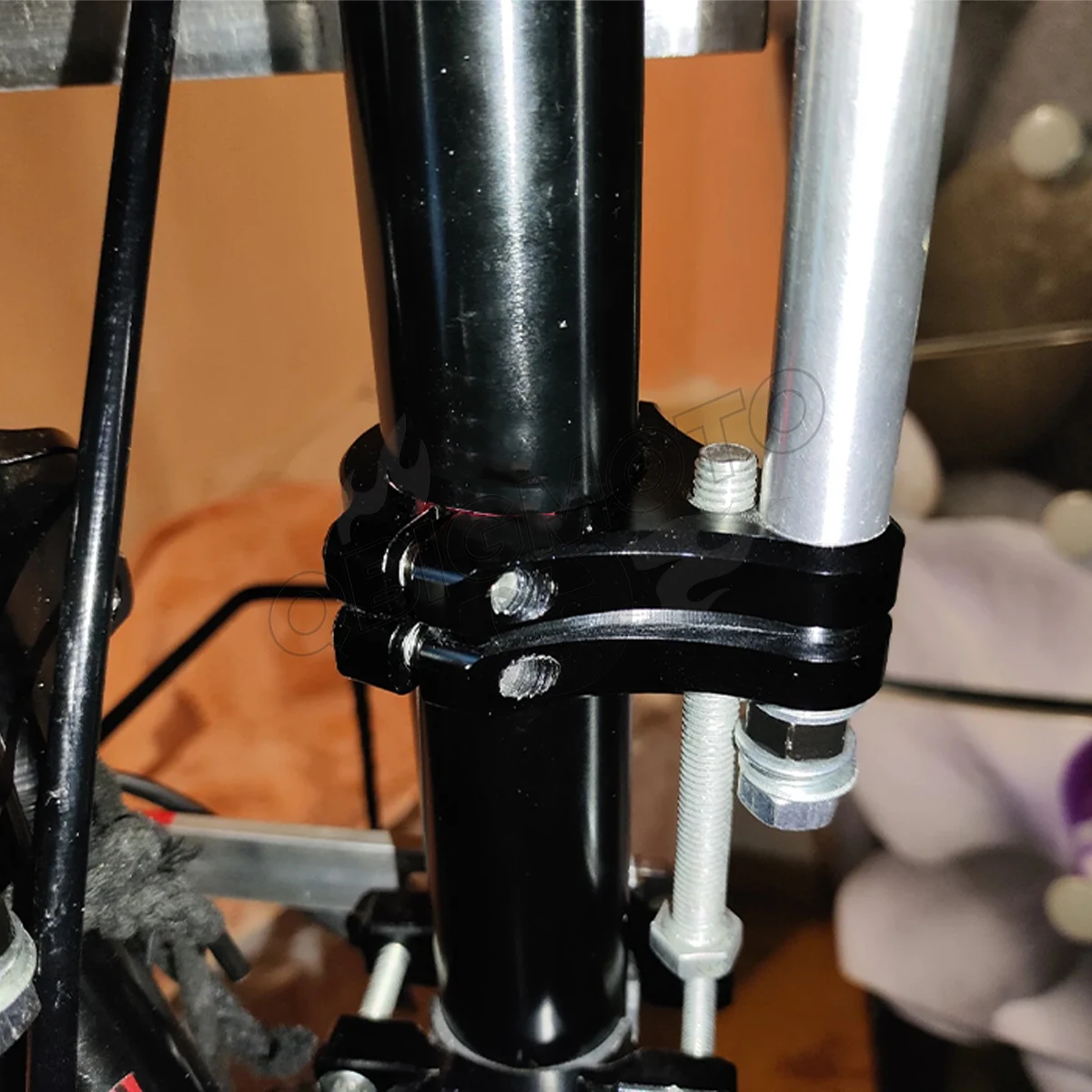 Universal CNC Steering Damper Bracket Fork Clamp Support Holder Motorcycle Front shock absorber modified Accessories 30-60 mm